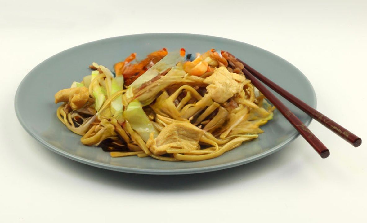 25. TALLARINES CON POLLO